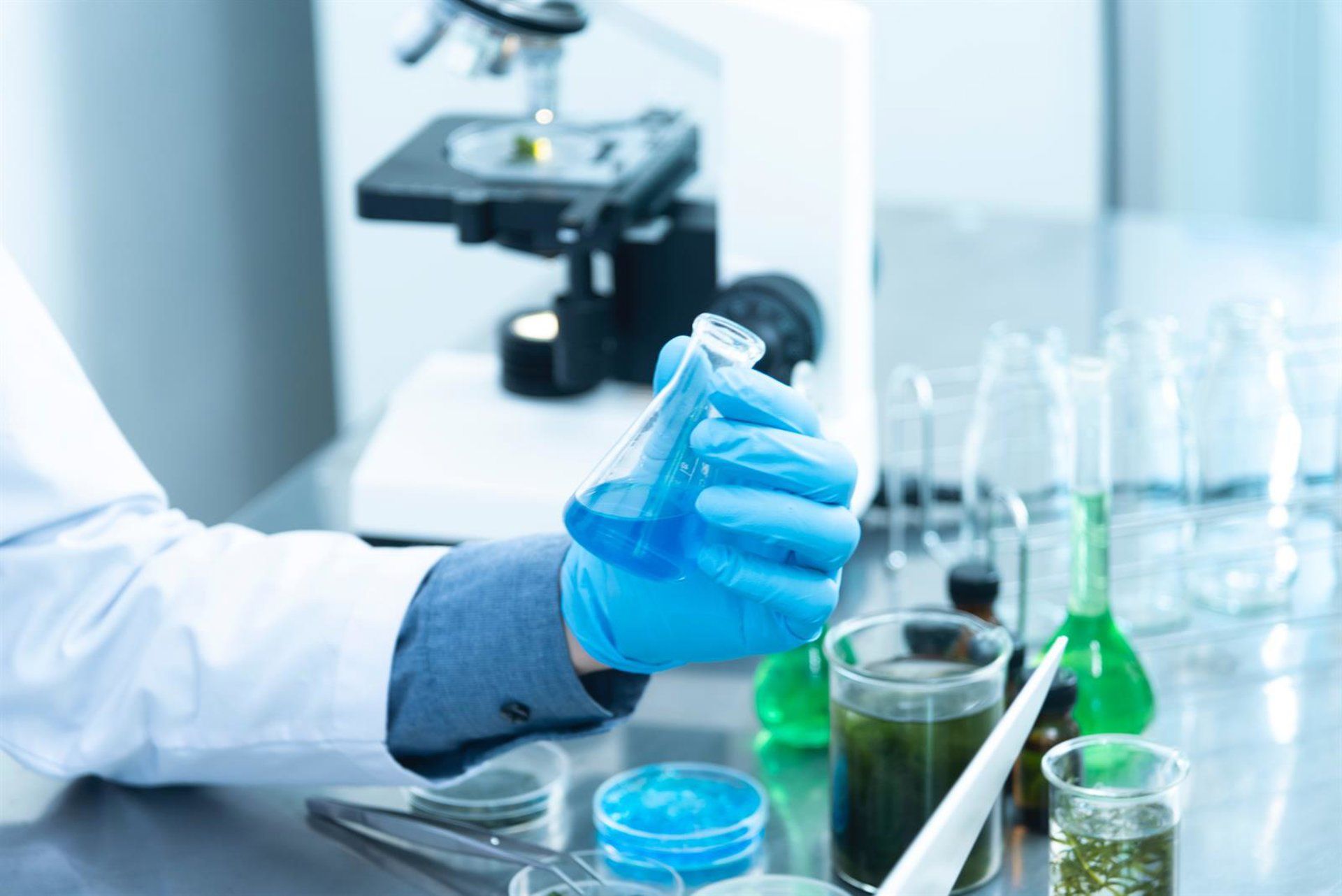 Laboratórios de análises clínicas na Espanha atingem 1,73 bilhão de euros em 2025