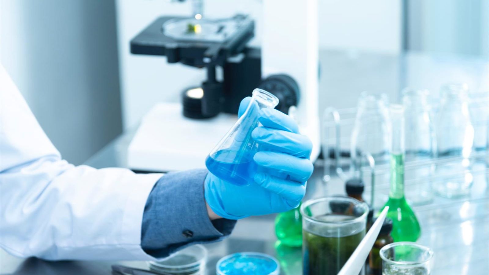 Laboratórios de análises clínicas na Espanha atingem 1,73 bilhão de euros em 2025