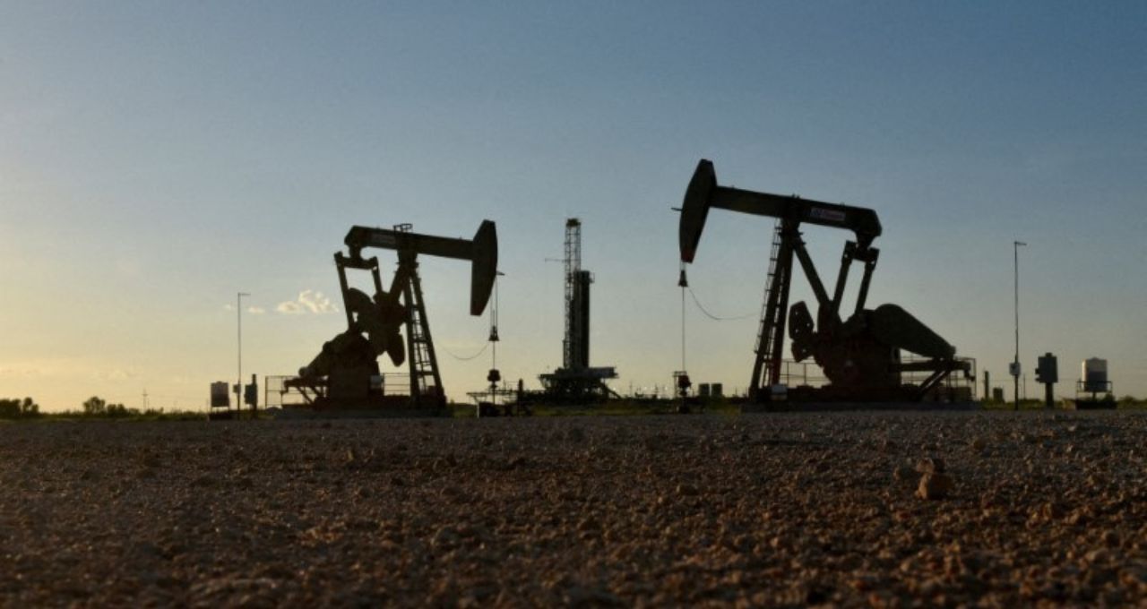 Brent pode atingir US$ 110 com bloqueio do Estreito de Ormuz — projeta Fitch