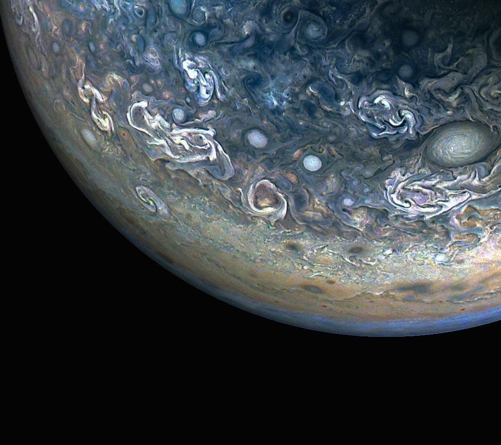 Sonda Juno revela turbulência inédita no hemisfério norte de Júpiter