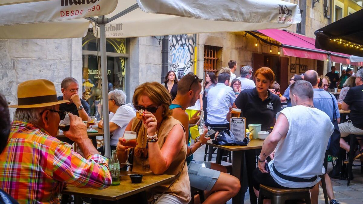 Restaurantes espanhóis testam a gorjeta. Clientes dizem não