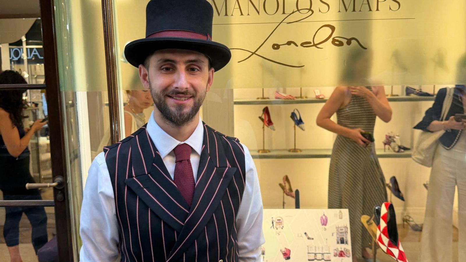 Londres sob o olhar de Manolo Blahnik — um ensaio sobre estilo e geografia