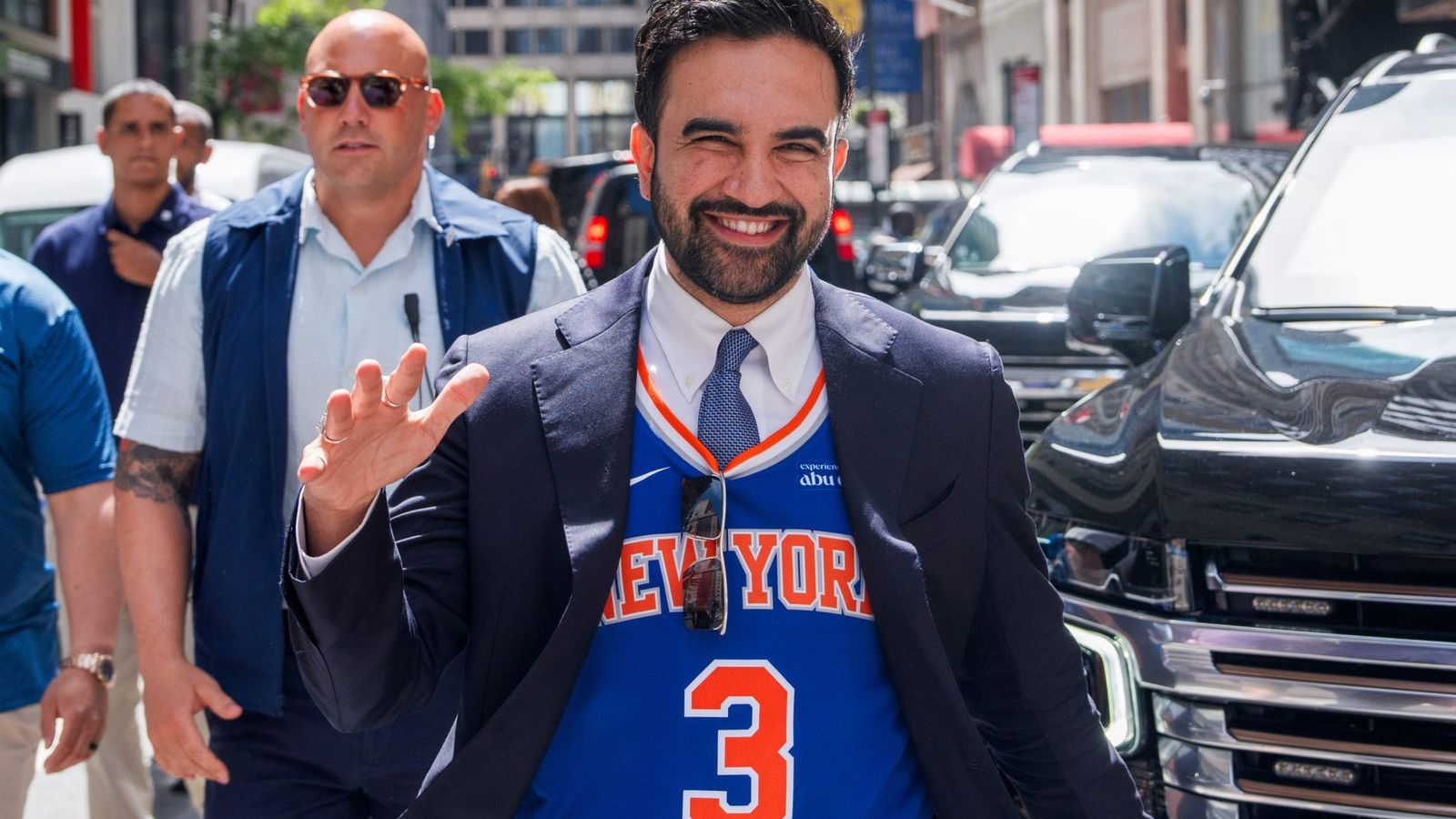 Zohran Mamdani testa limites do poder em Nova York — e desafia a cúpula democrata