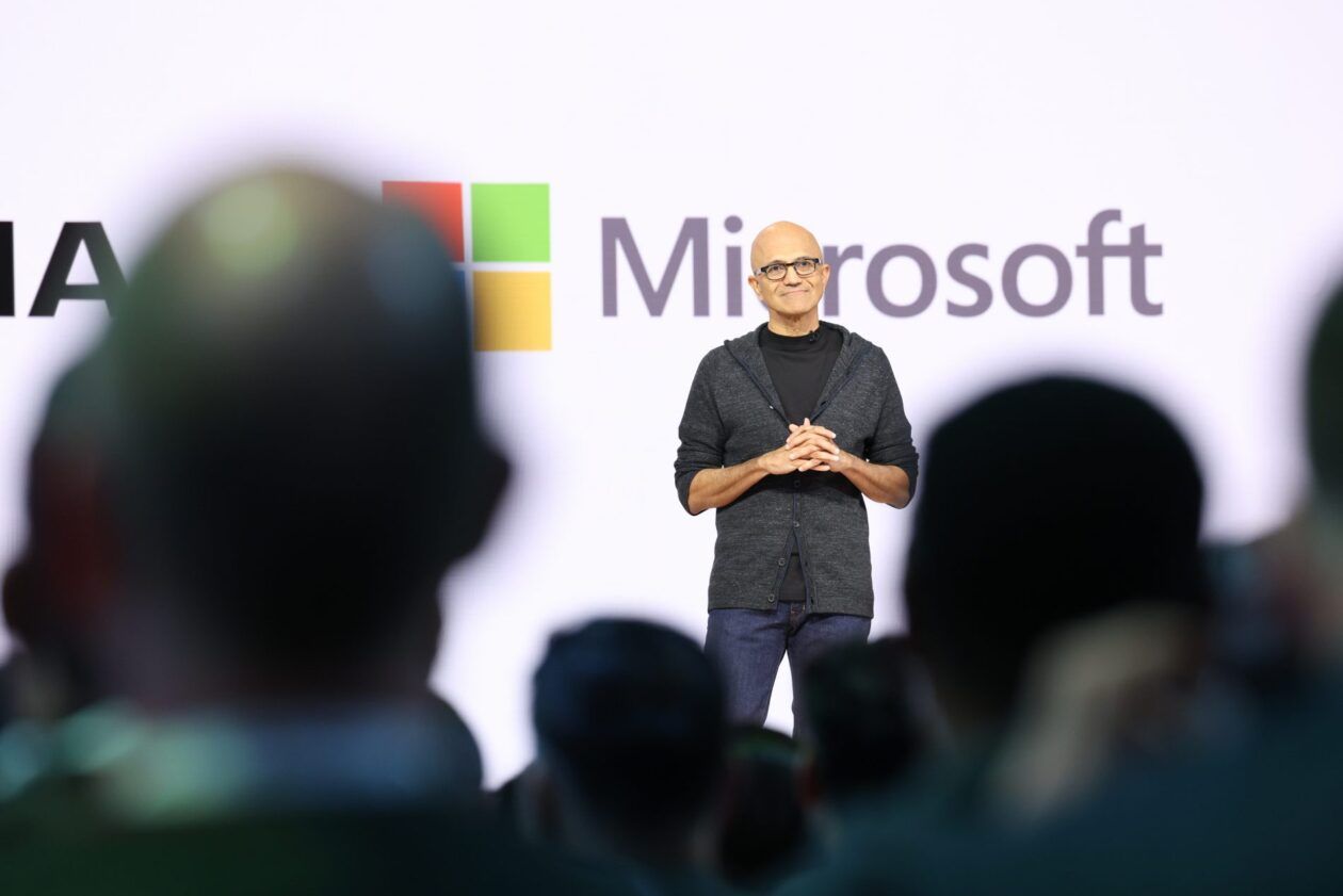Microsoft centraliza comunicação sob Brad Smith e adota 'construir em público'
