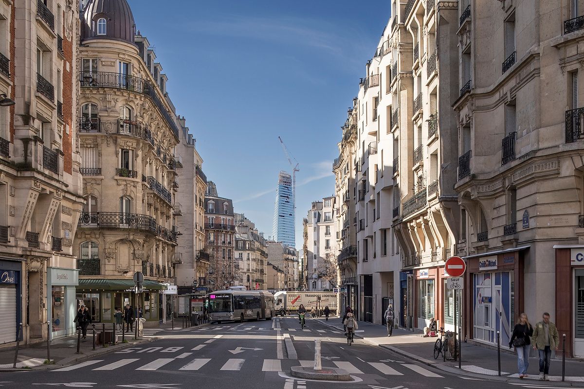 Paris transforma escolas em infraestrutura climática — o modelo ReGreeneration