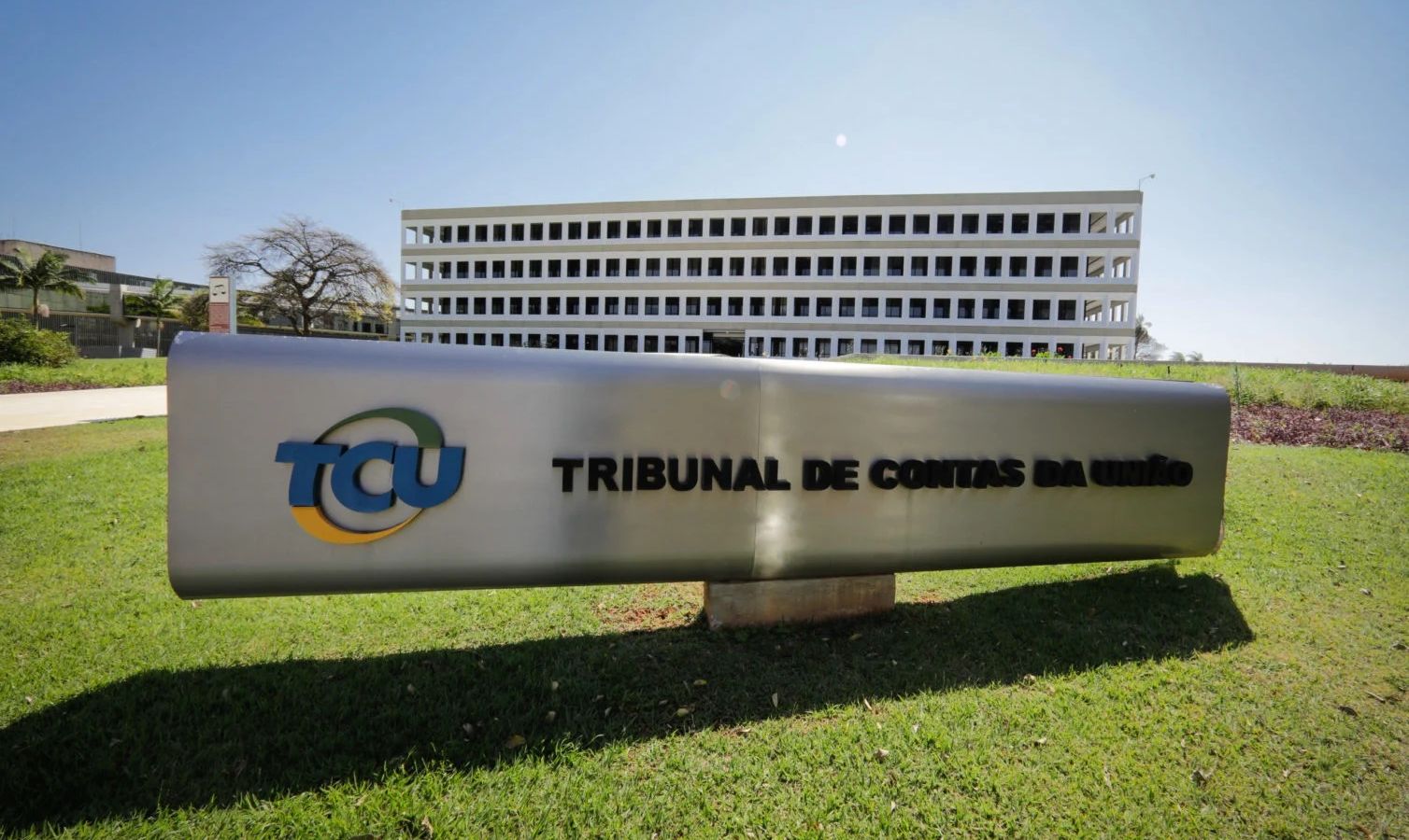 TCU arquiva representação de Flávio Bolsonaro contra ex-nora de Lula por falta de provas