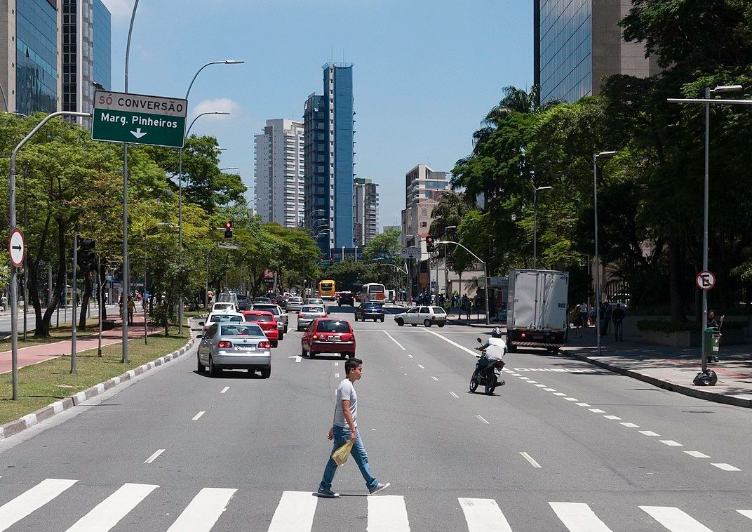 São Paulo testa radar educativo em ciclovia da Faria Lima