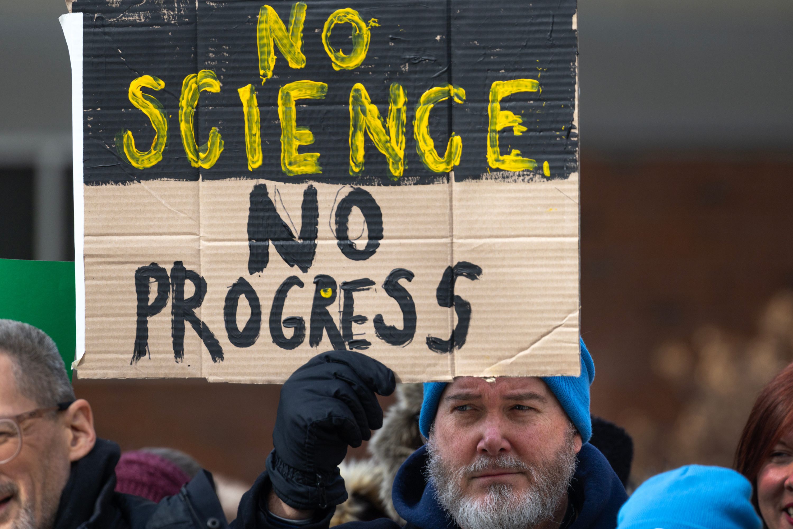 Trump propõe controle político sobre verbas de pesquisa — e cientistas temem colapso
