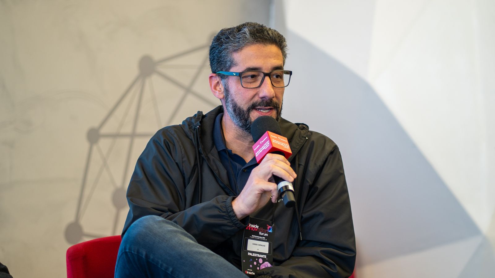 VR usa IA agêntica para turbinar RH e personalizar jornada do cliente