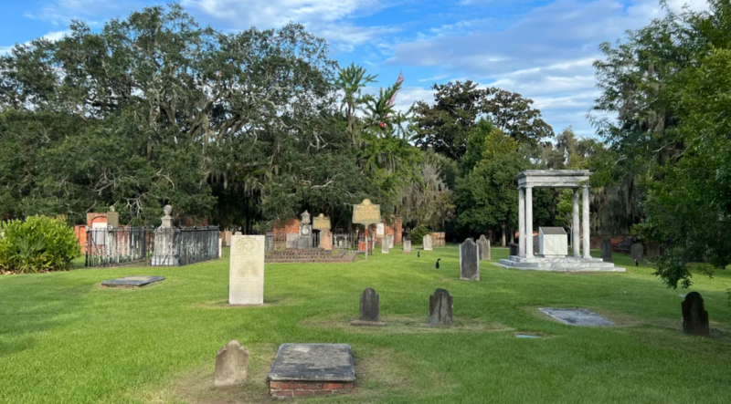 Cemitérios assombrados: o fascínio americano pela vida após a morte