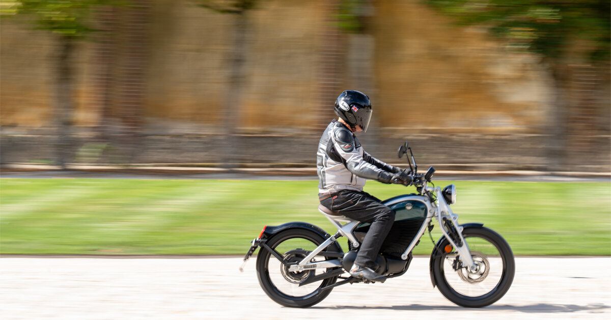 Royal Enfield lança Flying Flea C6: aposta elétrica para cidades