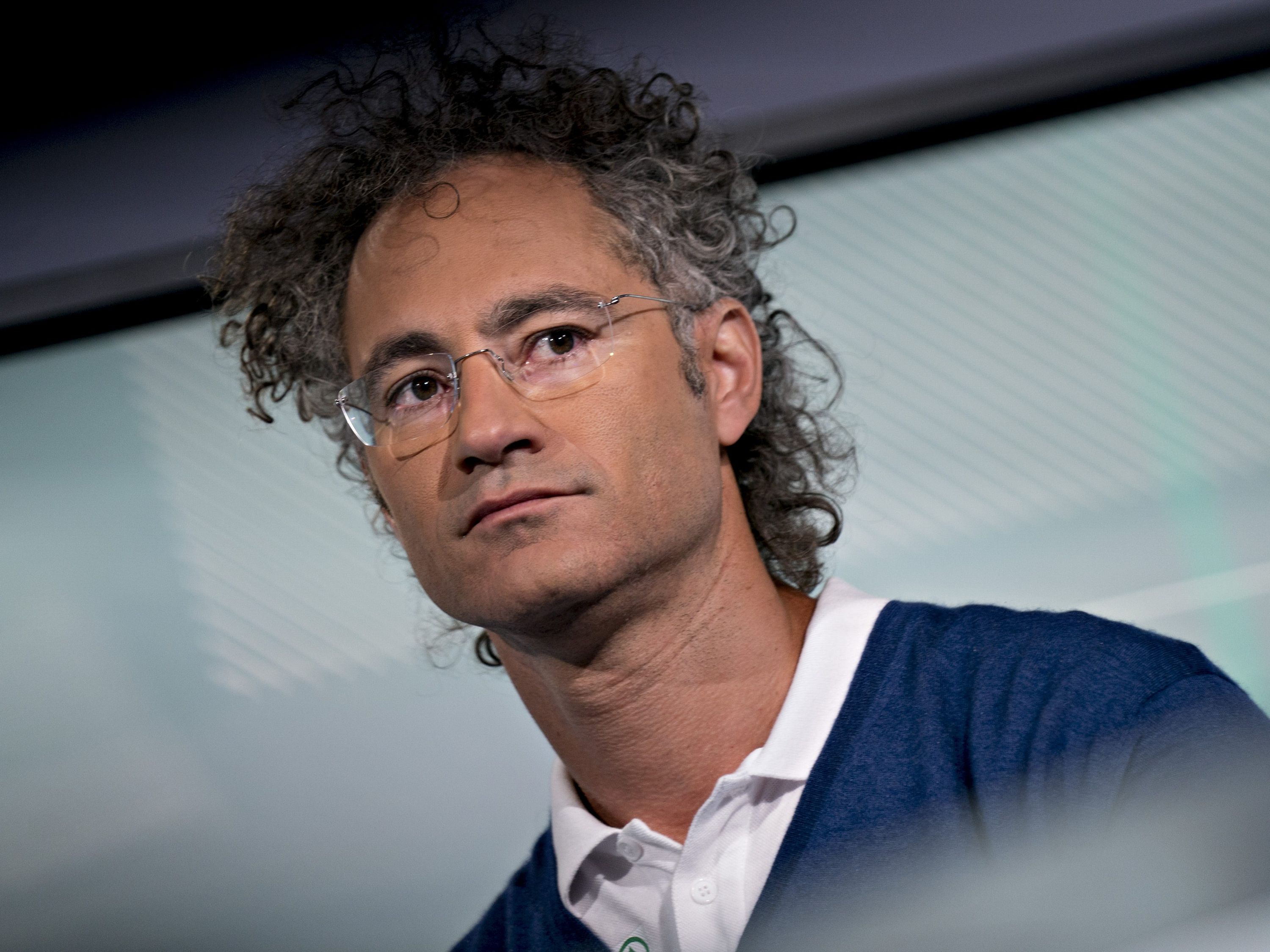 Alex Karp ataca laboratórios de IA e critica promessas vazias do setor