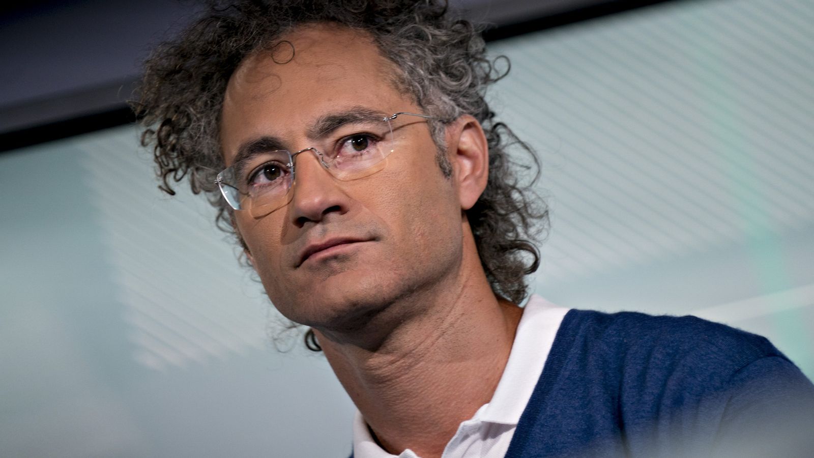 Alex Karp ataca laboratórios de IA e critica promessas vazias do setor