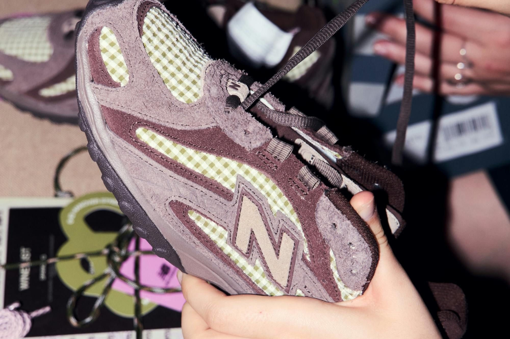 New Balance testa o luxo, um cadarço de cada vez