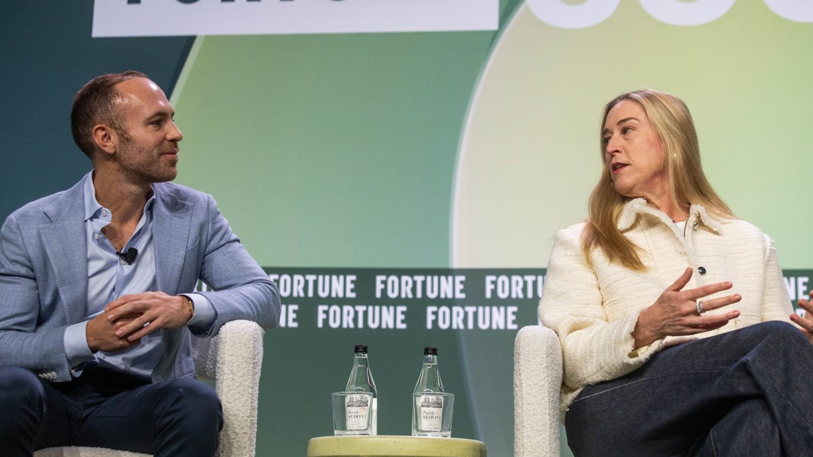 Executivos de e-commerce enfrentam exaustão crônica em meio à pressão da IA