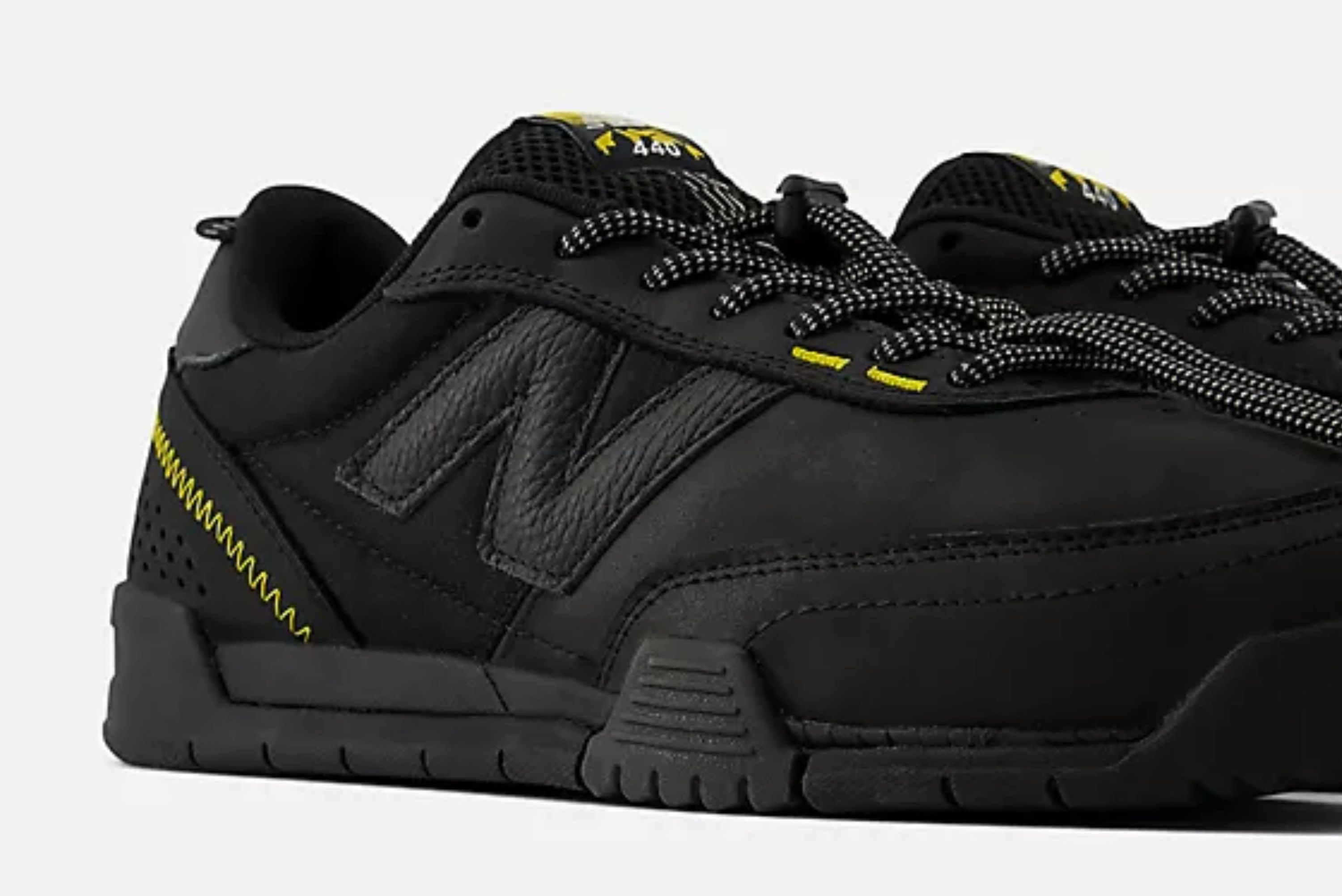 New Balance 440Wv2: O amarelo que desafia o monocromático