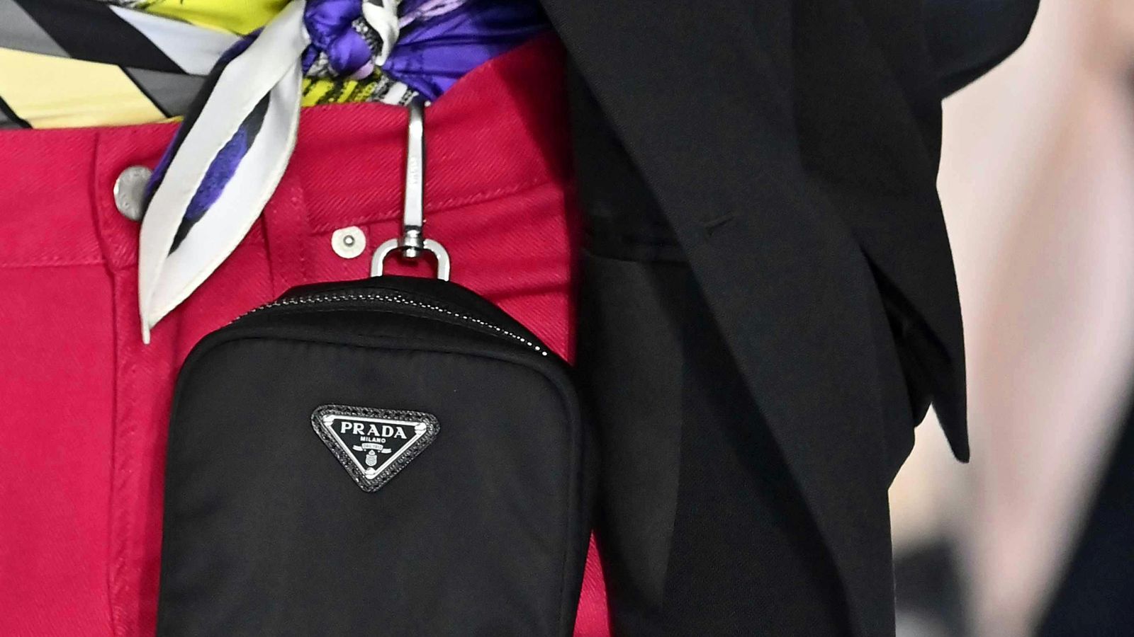 Prada aposta na escalada para redefinir o luxo técnico