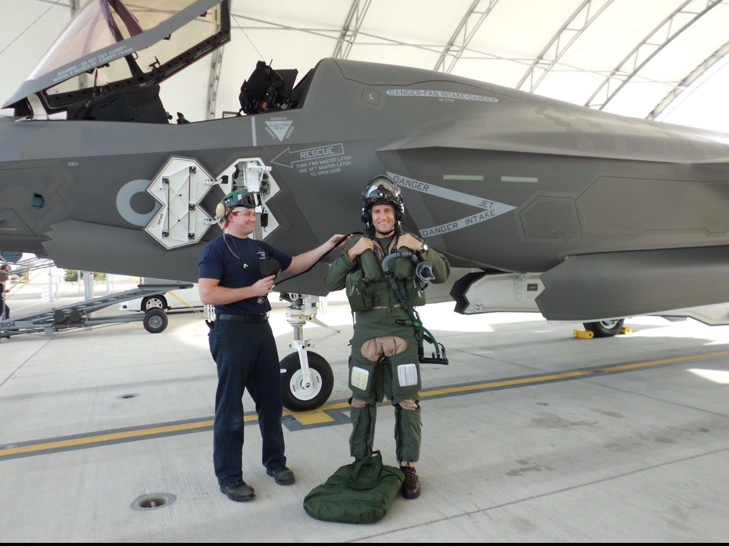 F-22 Raptor permanece insuperável — avalia ex-instrutor da TOPGUN