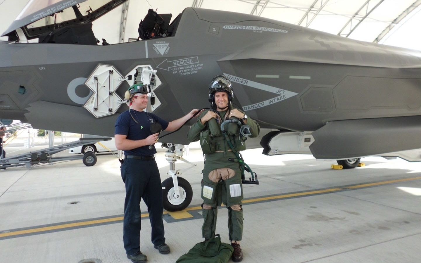 F-22 Raptor permanece insuperável — avalia ex-instrutor da TOPGUN