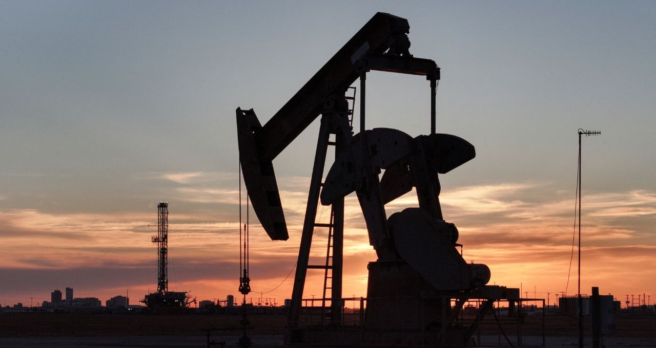 Petróleo oscila entre retórica de Trump e expectativa de entendimento com Irã