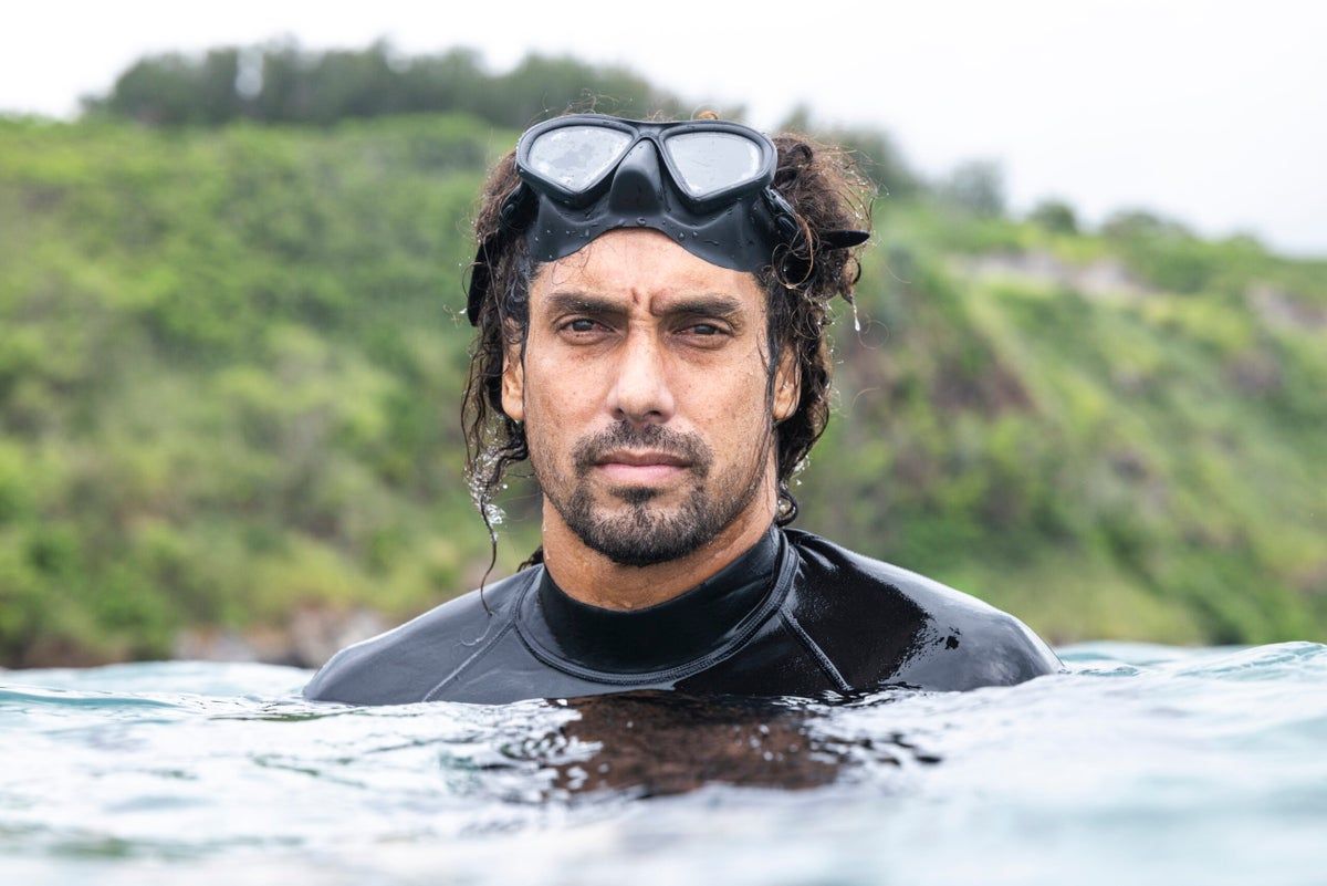 Cliff Kapono mapeia recifes de coral — e une surf profissional à ciência de dados