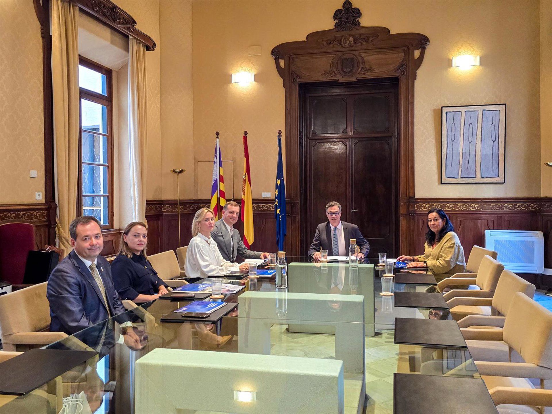 Ilhas Baleares reforçam laços com Ucrânia em encontro com nova cônsul