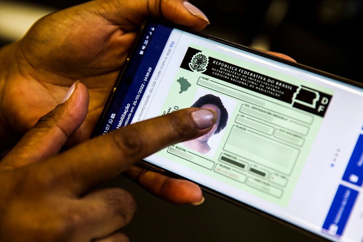 Governo prepara transferência digital de veículos pelo app CNH do Brasil