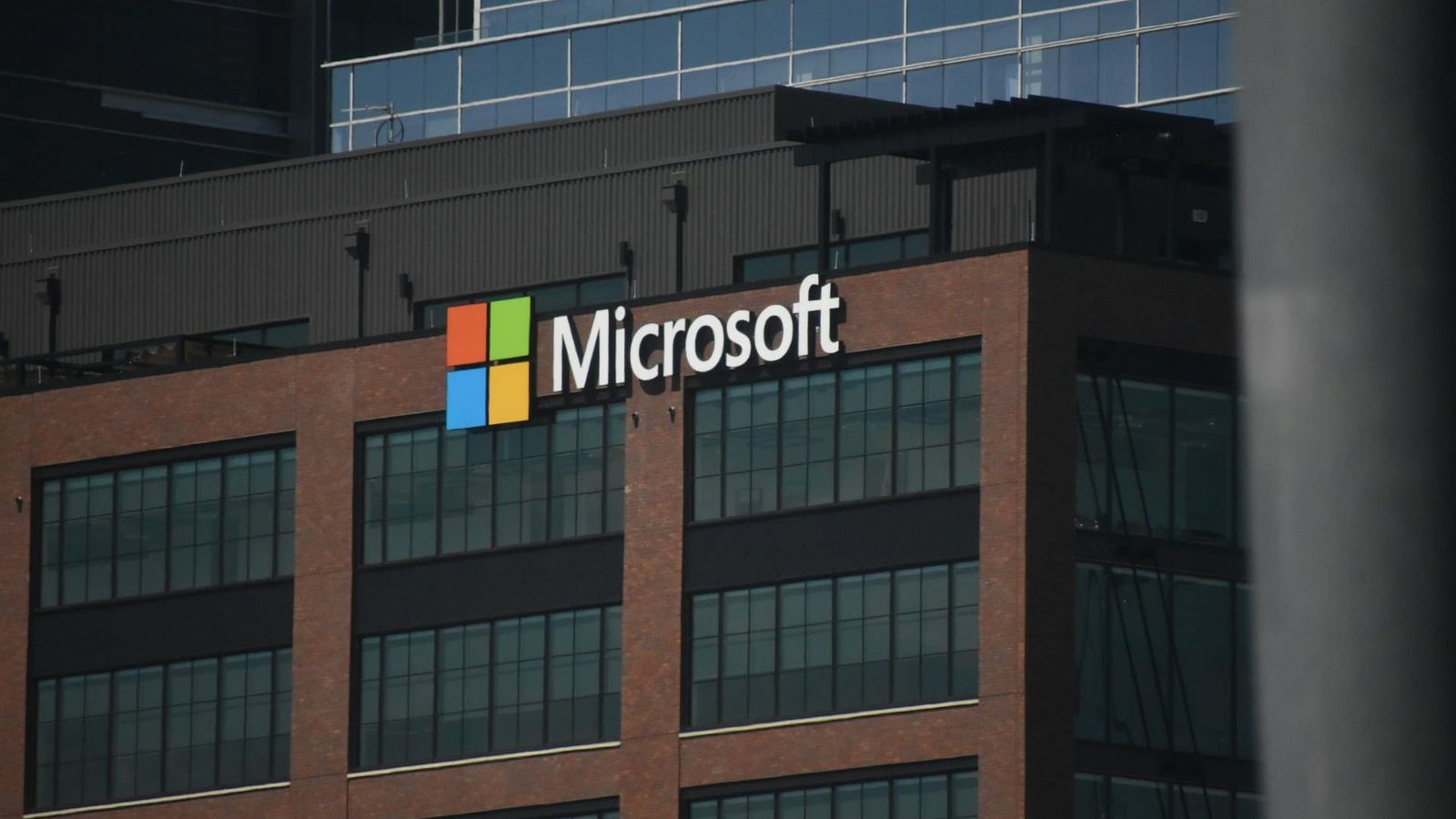 Microsoft desativa 73 repositórios no GitHub após ataque de malware em ferramentas de IA