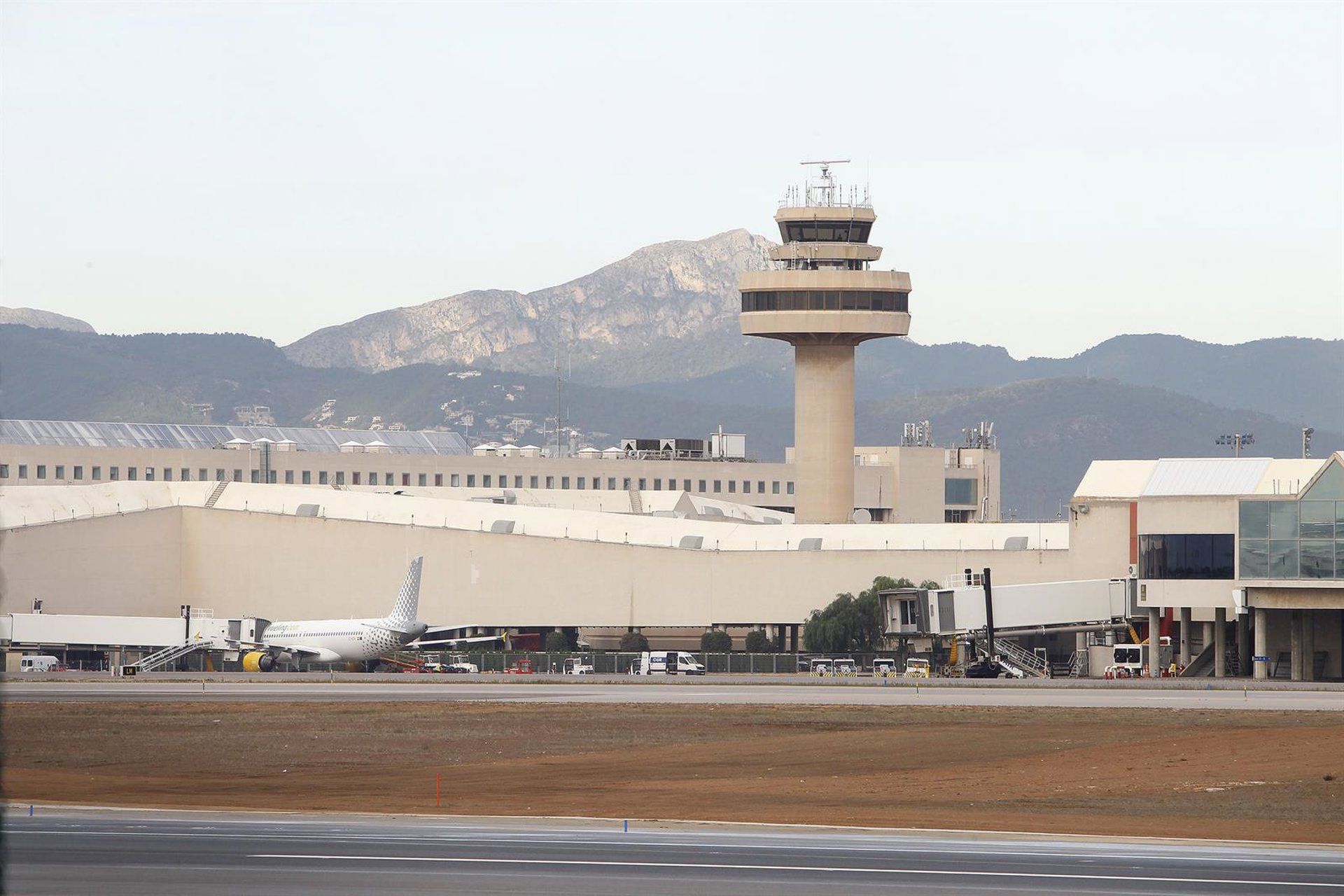 Parlamento de Baleares rejeita reduzir voos e debate turismo