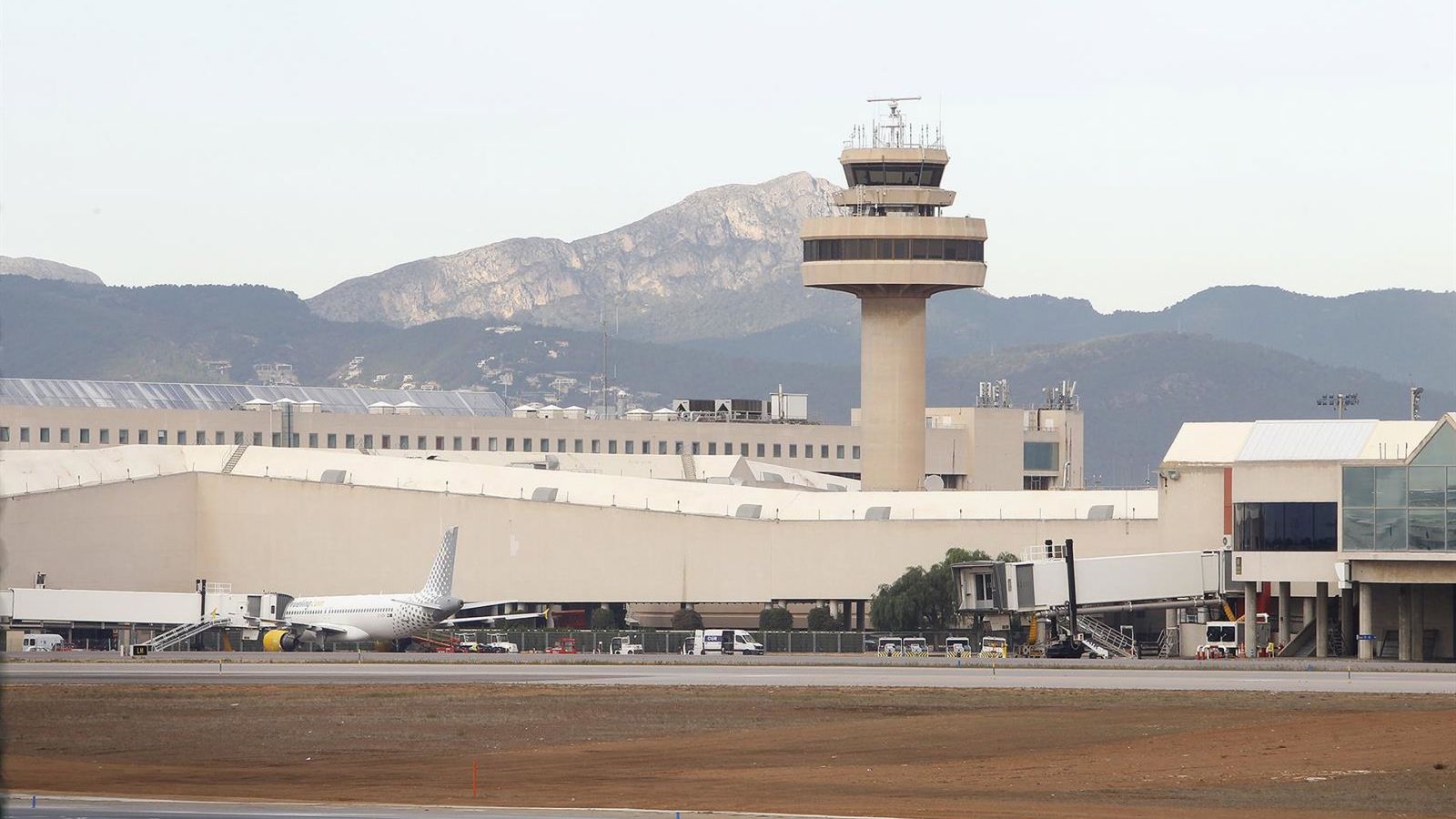 Parlamento de Baleares rejeita reduzir voos e debate turismo