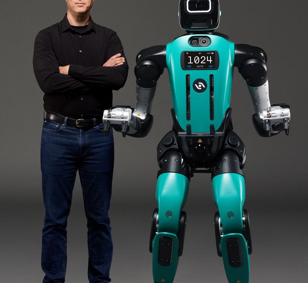 Agility Robotics lança Digit 5, robô humanoide para trabalho em escala