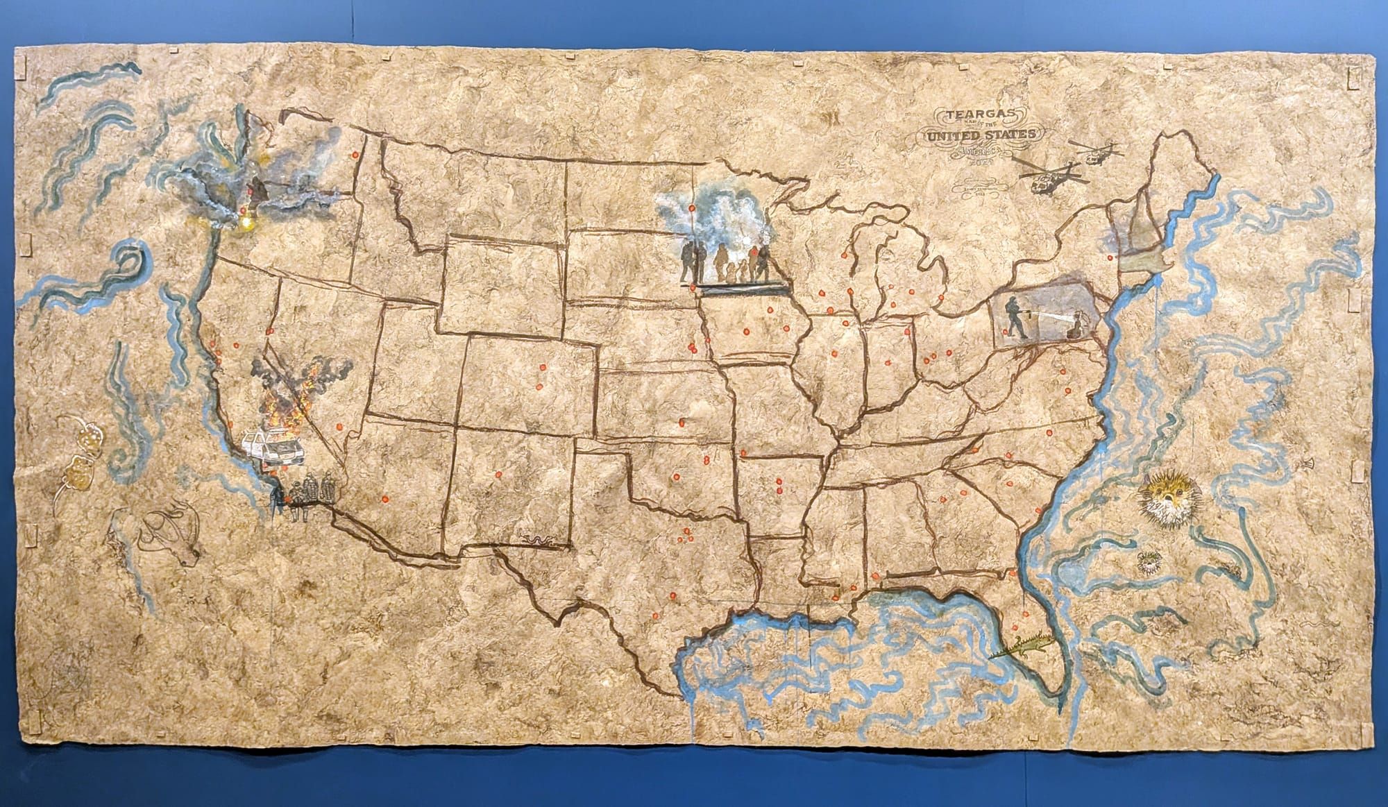Artistas contestam a cartografia colonial — e revelam novas formas de memória