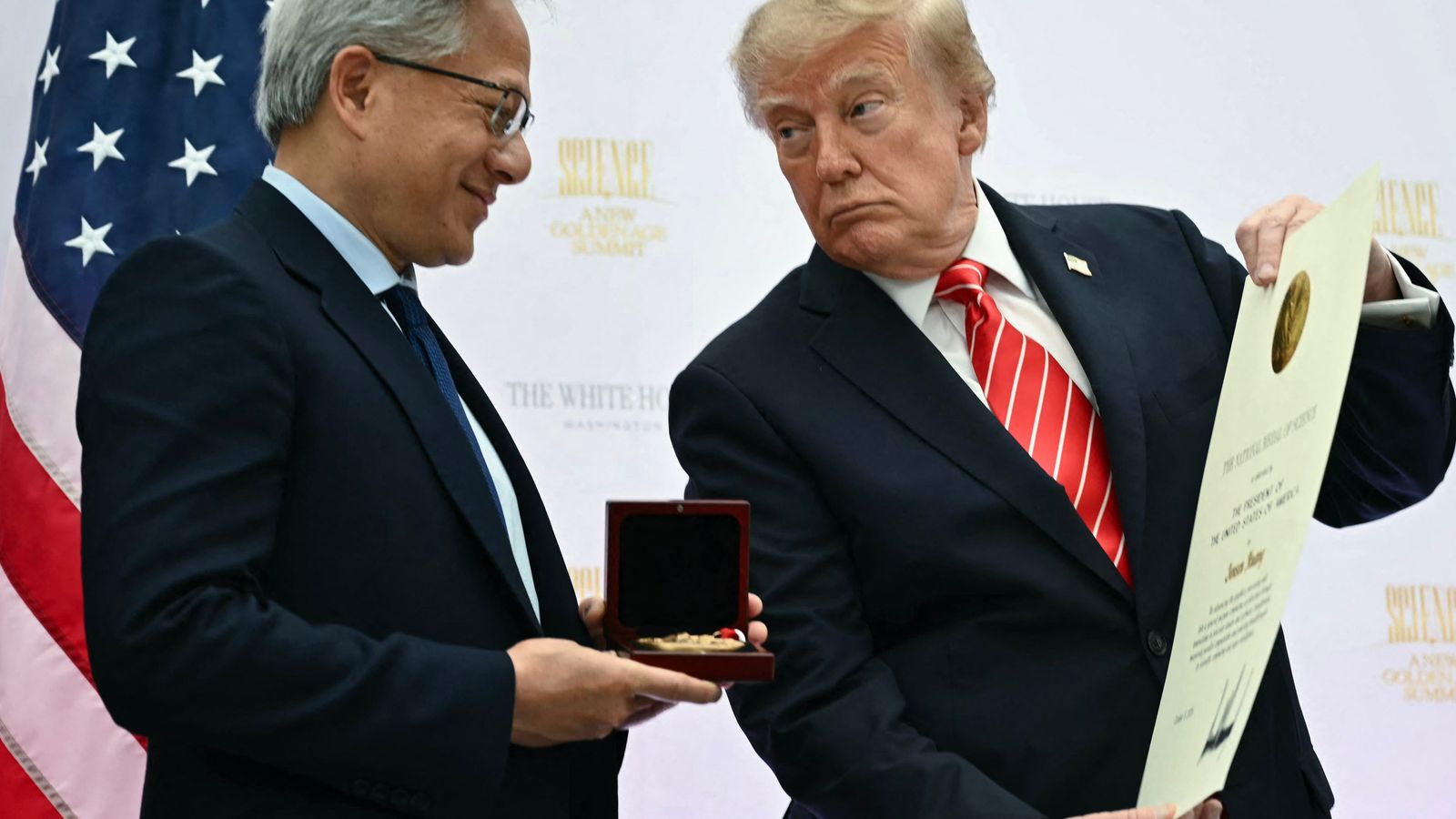Jensen Huang defende imigração, em contraste com Trump