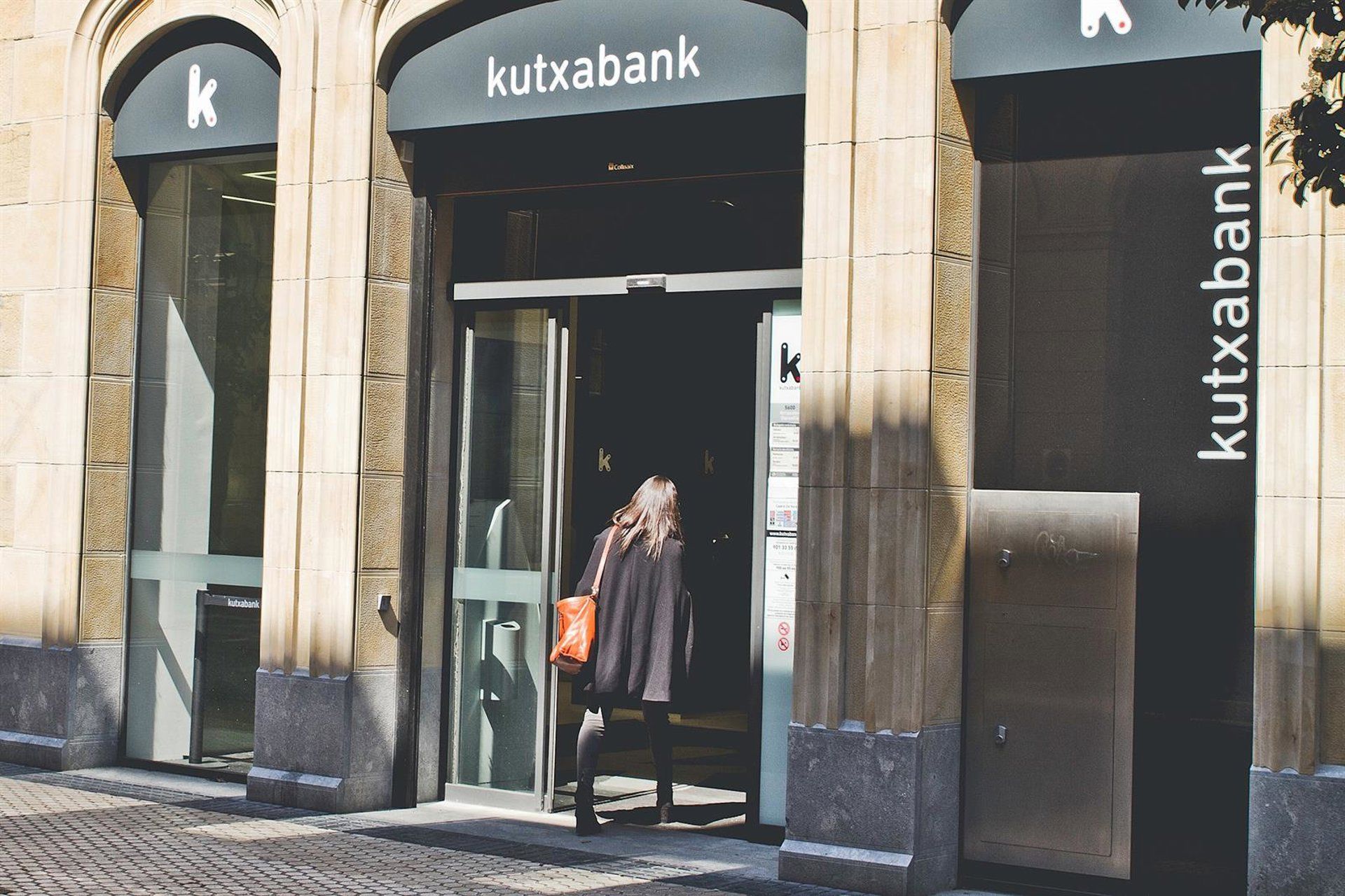Kutxabank oferece 50 euros a jovens vinculados a projetos sociais