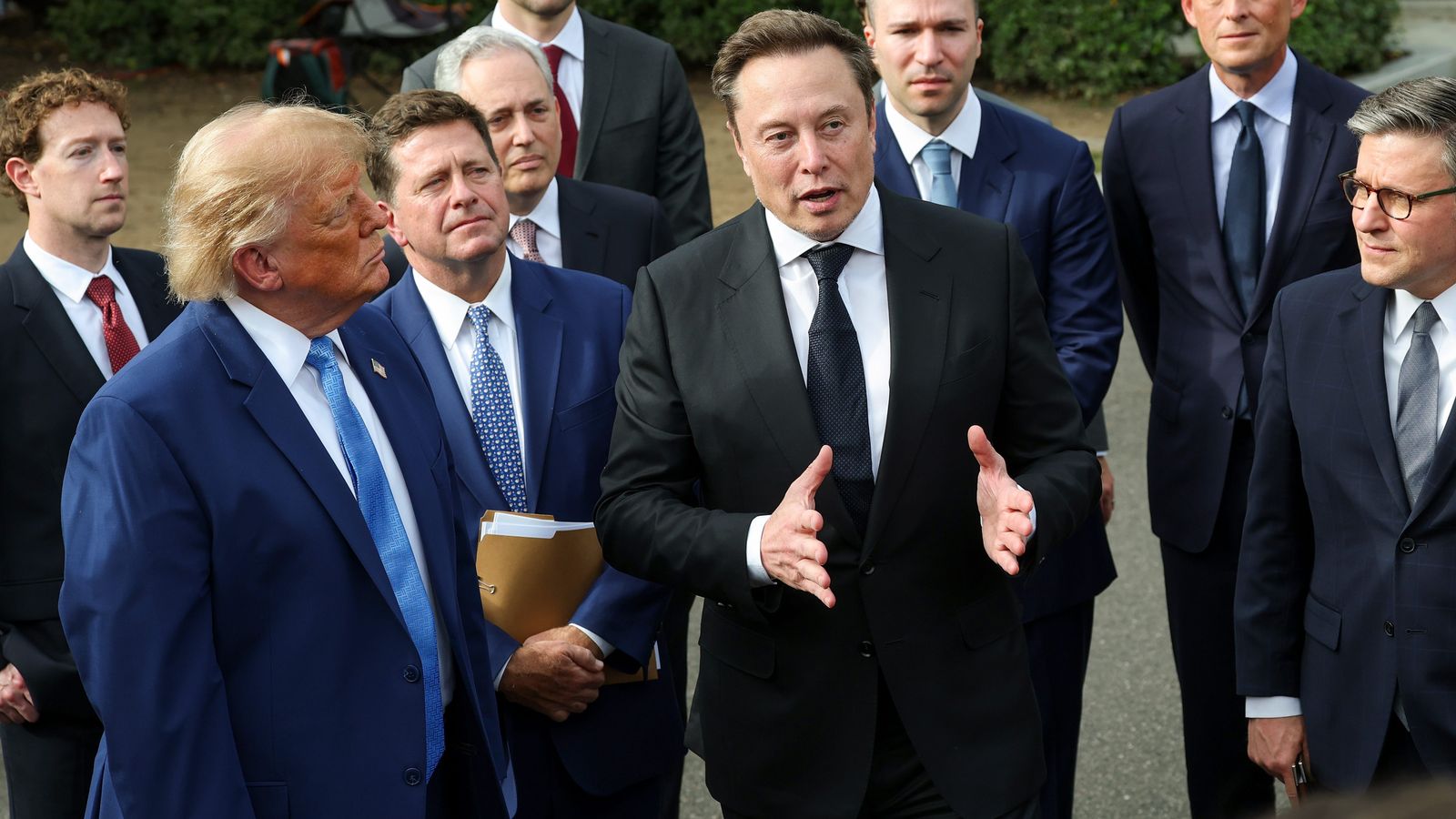 Musk prevê era de abundância com IA, mas alerta: empregos vão mudar