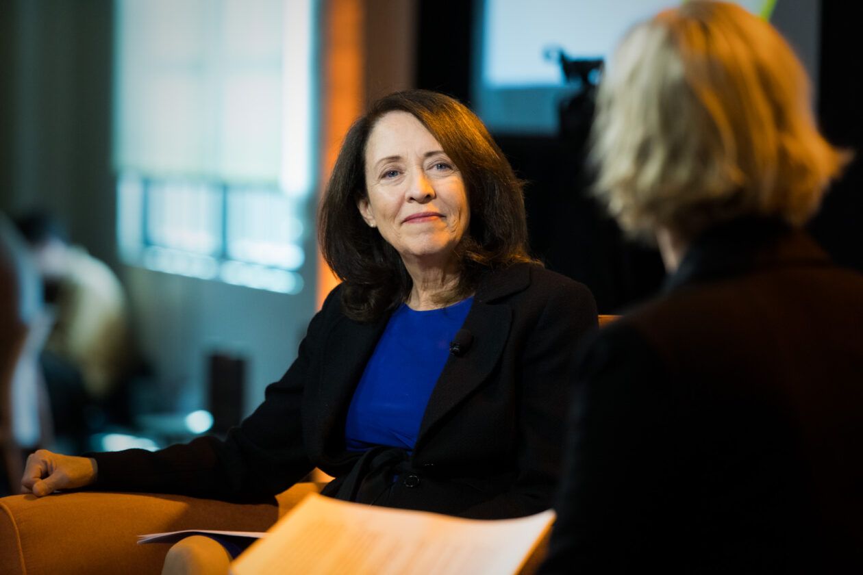 Senadora Cantwell propõe seis pilares para regular IA de fronteira