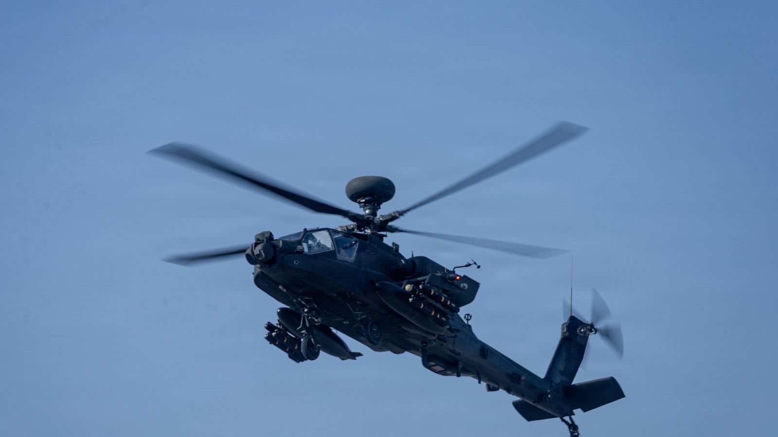 Drone de superfície da Marinha dos EUA resgata pilotos após queda de Apache