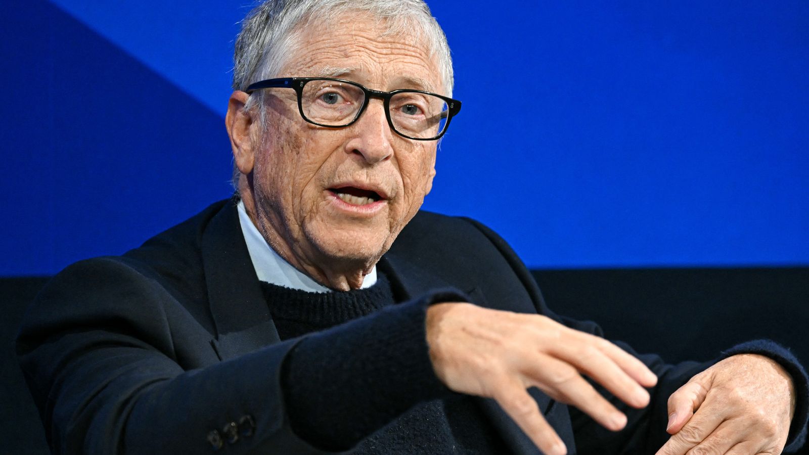 Bill Gates prevê 20 anos de turbulência antes da era da abundância com IA