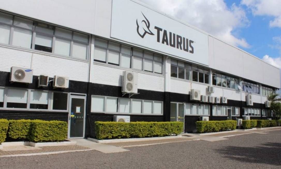O paradoxo da Taurus: receita cai, lucro triplica