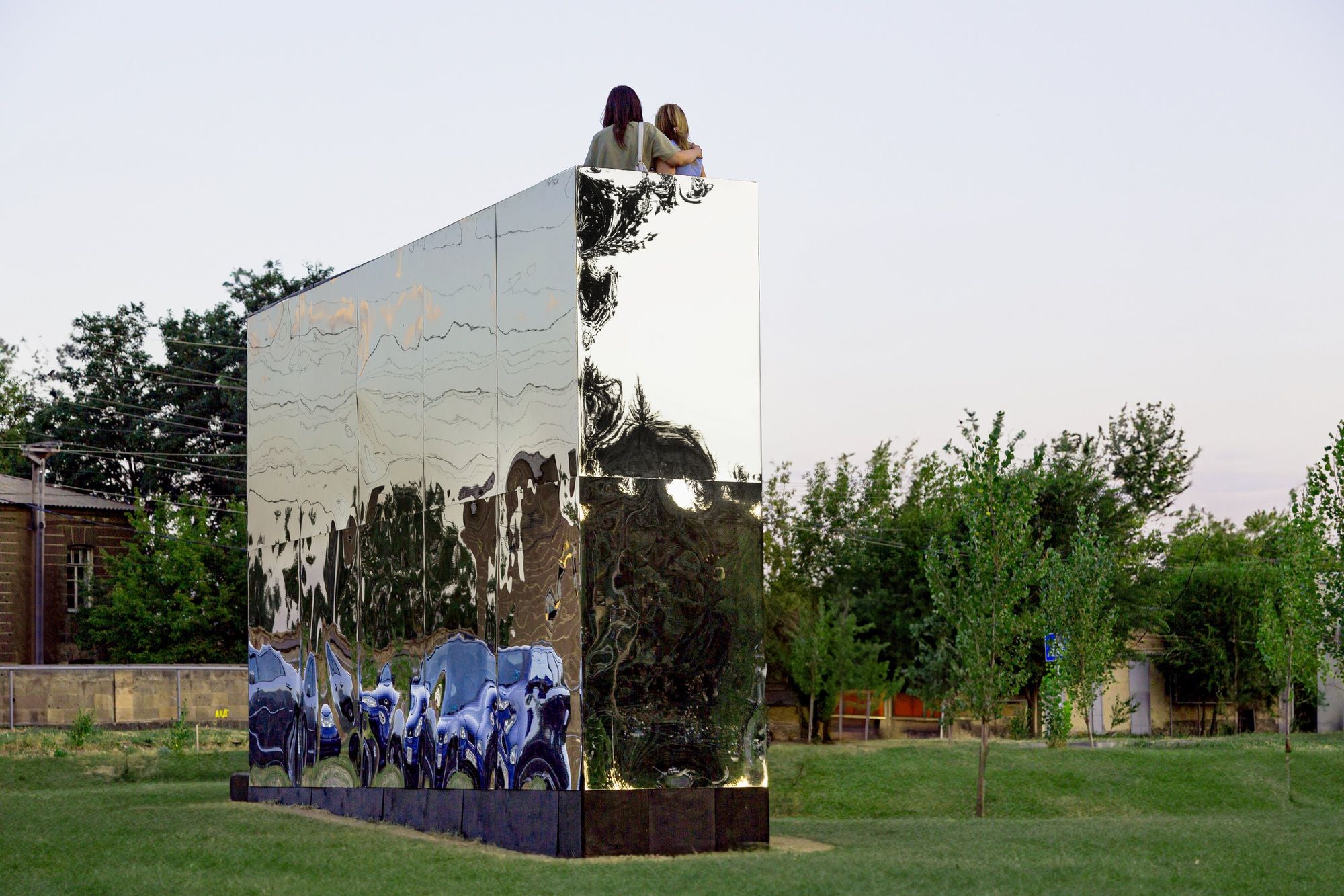 Pavilhão Reflection of Infinity ressignifica a memória histórica em Gyumri