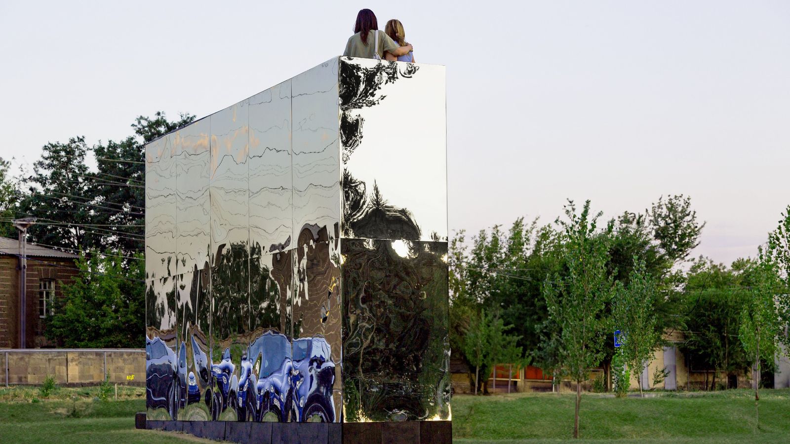 Pavilhão Reflection of Infinity ressignifica a memória histórica em Gyumri