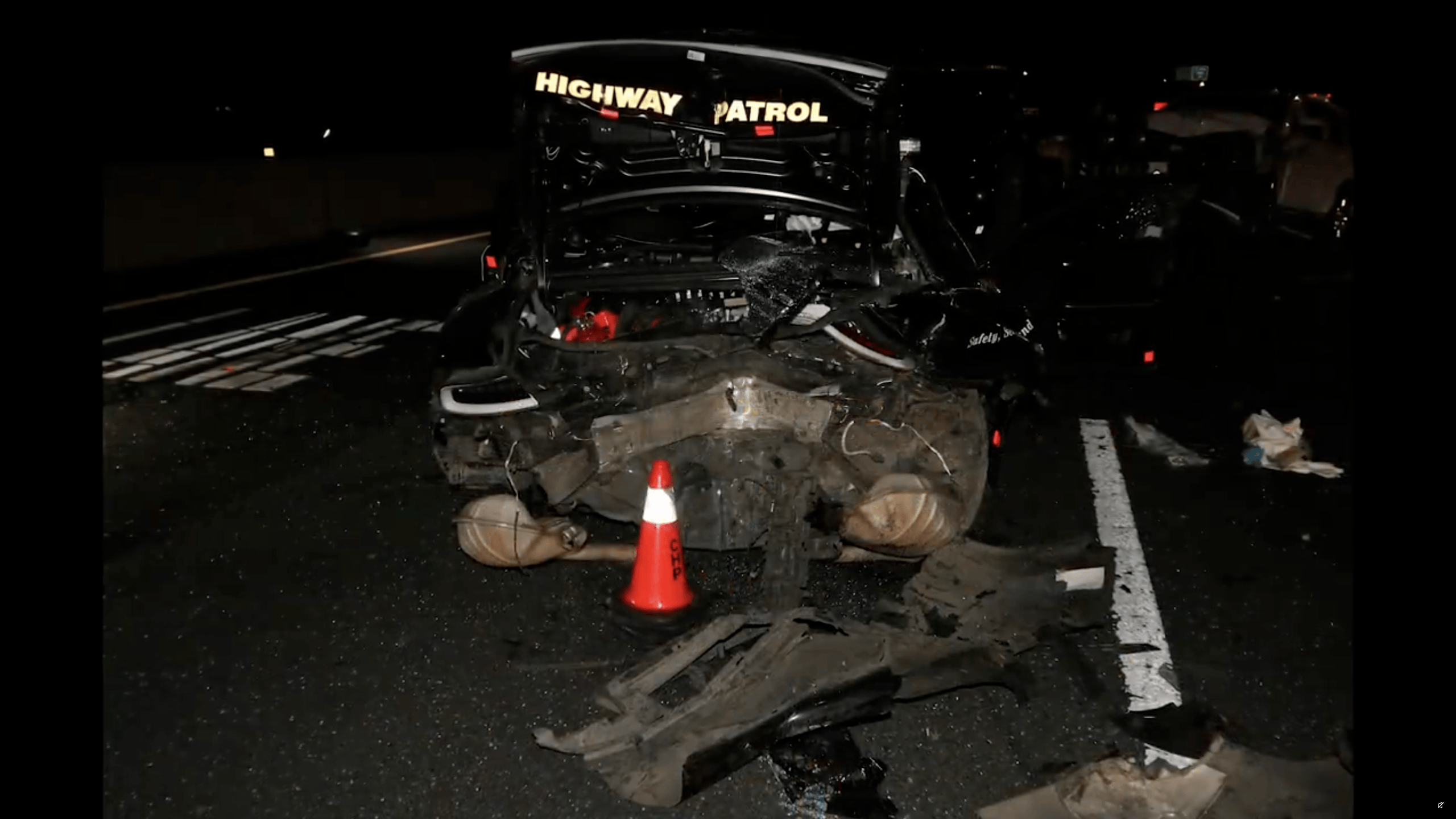 Tesla: motorista dormia com "piloto automático" e causou acidente grave