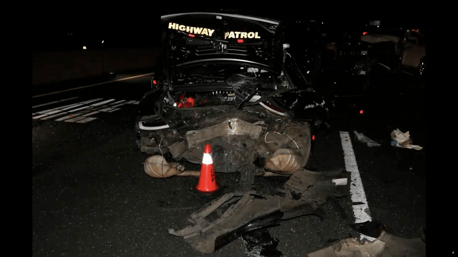 Tesla: motorista dormia com "piloto automático" e causou acidente grave