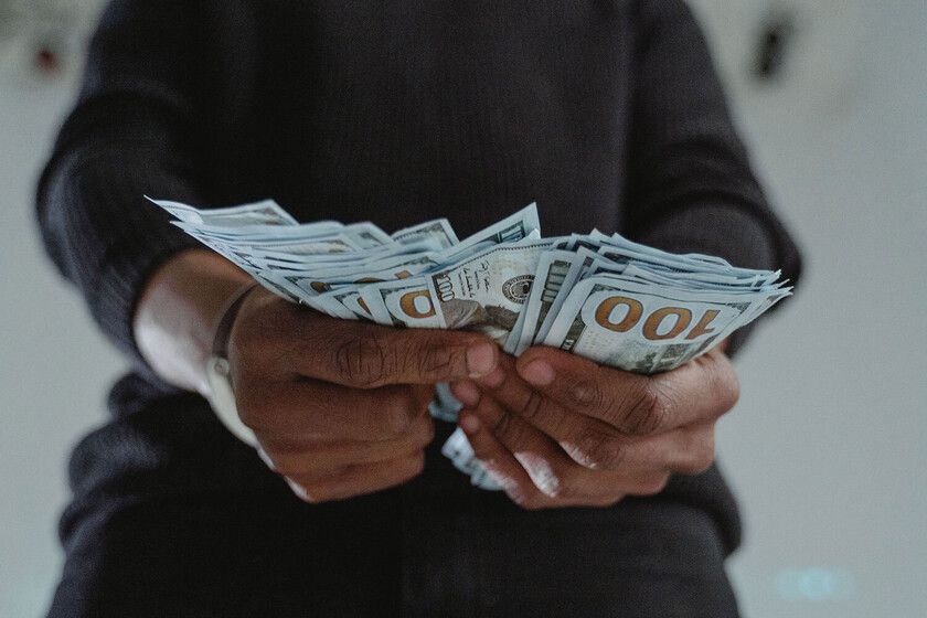 A fábrica de milionários e o peso do tijolo