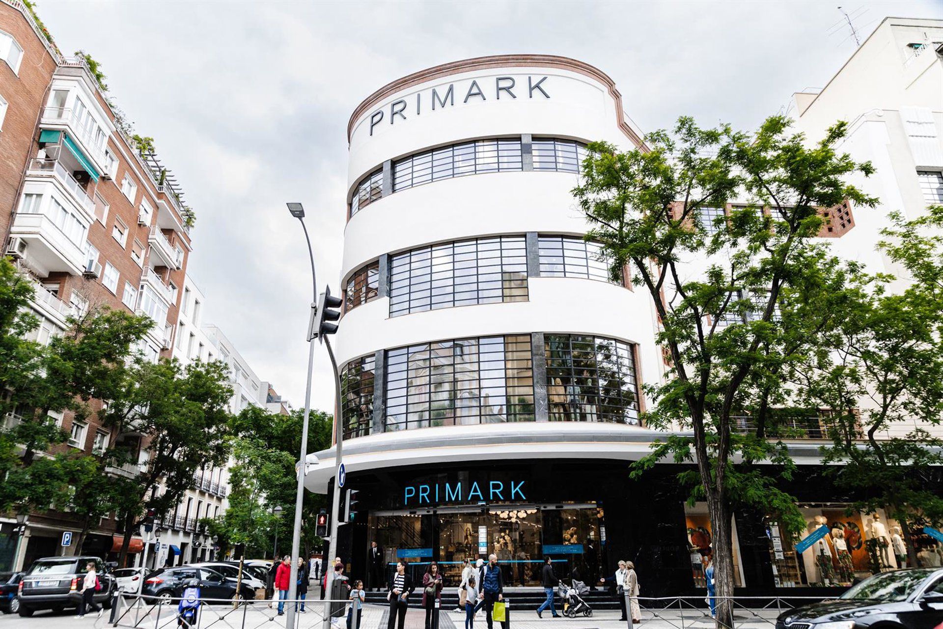 Primark avança 4% em receita global — mas vendas comparáveis recuam