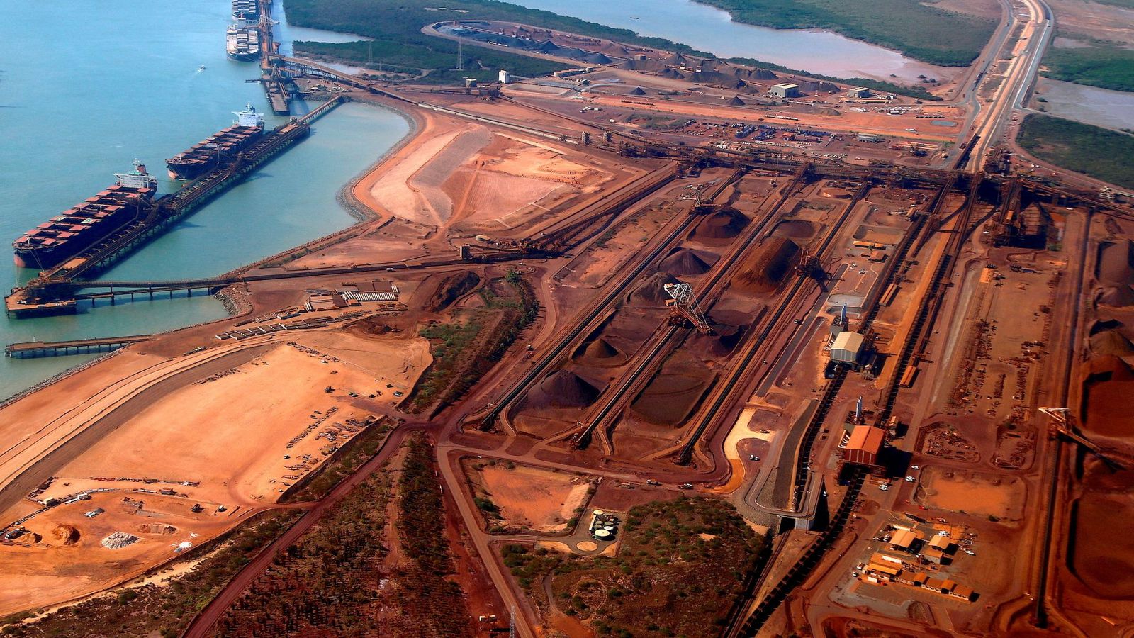 A China pisa no freio, e o minério de ferro sente o tranco
