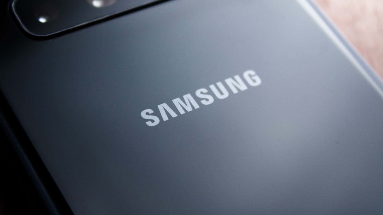 Samsung lança padrão UFS 5.0 — aposta para destravar IA local em celulares
