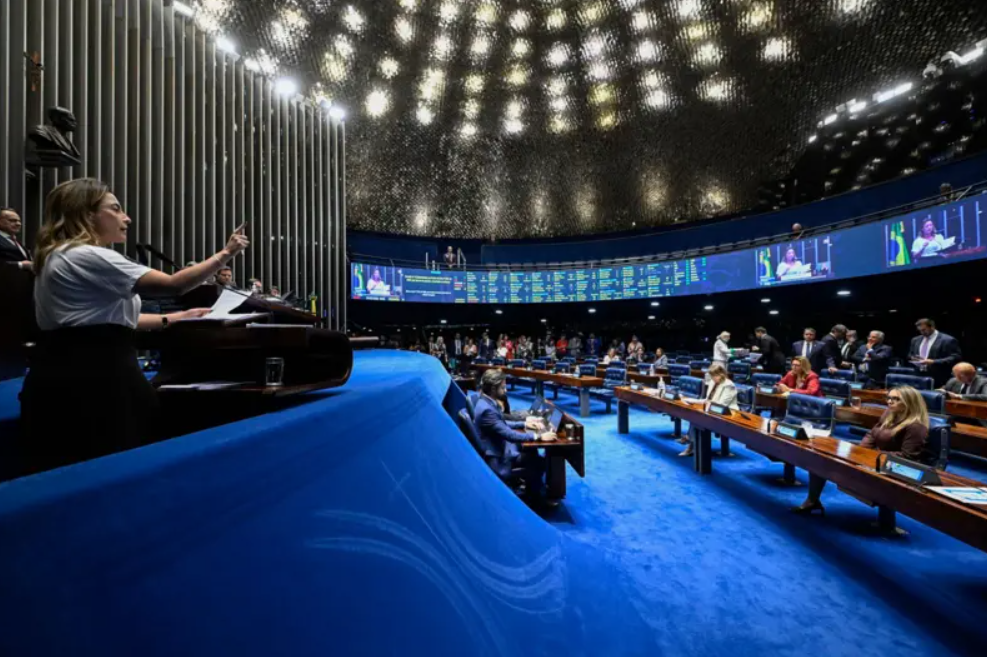 Senadores articulam PEC do trabalho flexível como contraproposta à escala 6x1