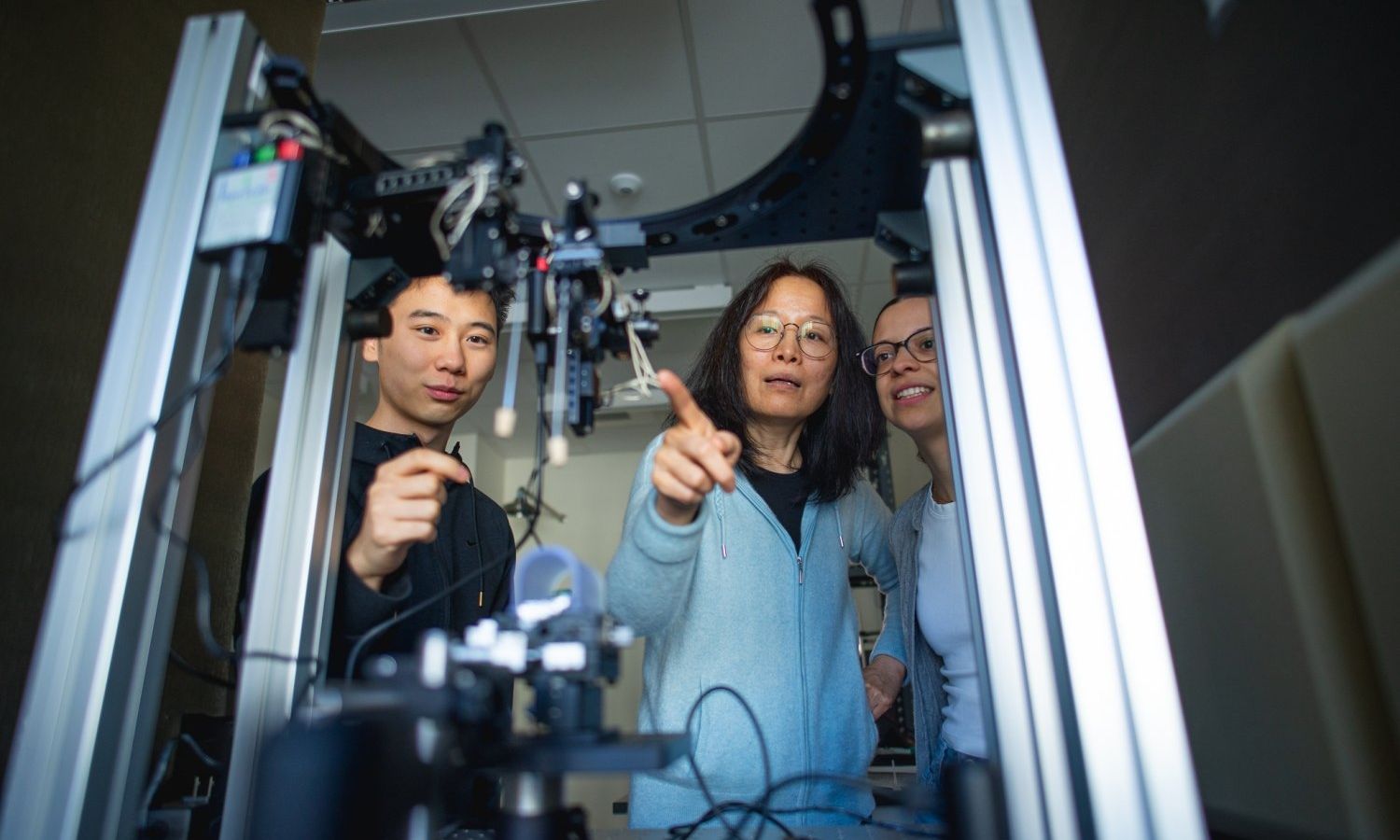 O Modelo Fan Wang: Liderança no MIT une neurociência de ponta e bem-estar estudantil