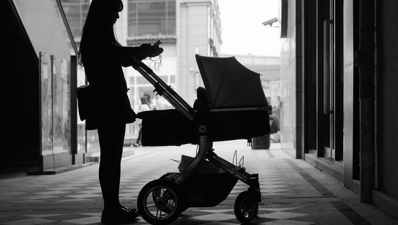 A mãe e o carrinho: os novos flâneurs que a cidade não vê